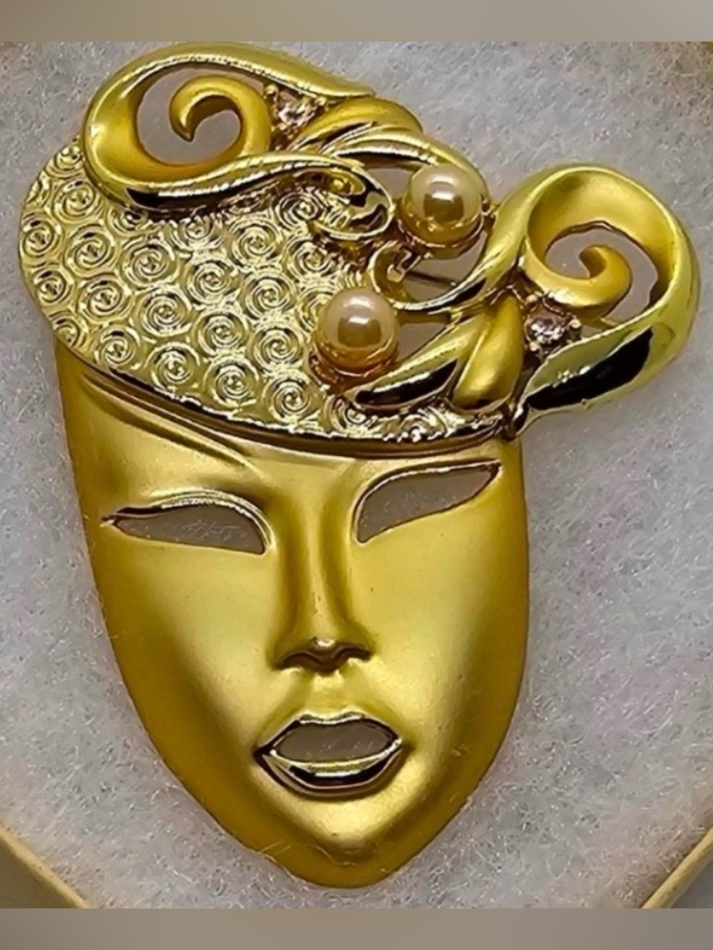 Vintage Mask BROOCH  art, deco, revival lady face statement BROOCH pin gold tone - Picture 2 of 5
